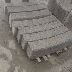 柳州芝麻白弧形路牙石