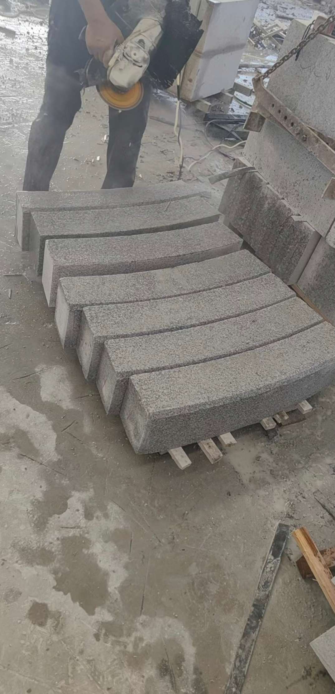 柳州芝麻白弧形路牙石