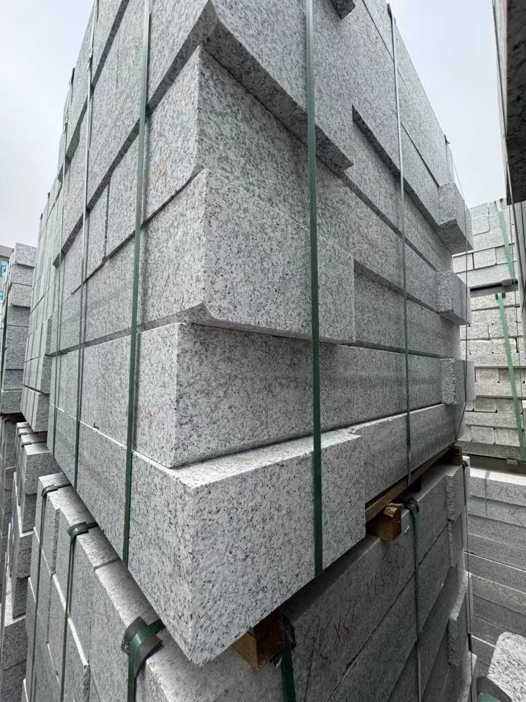 柳州芝麻白路牙石 马路牙子
