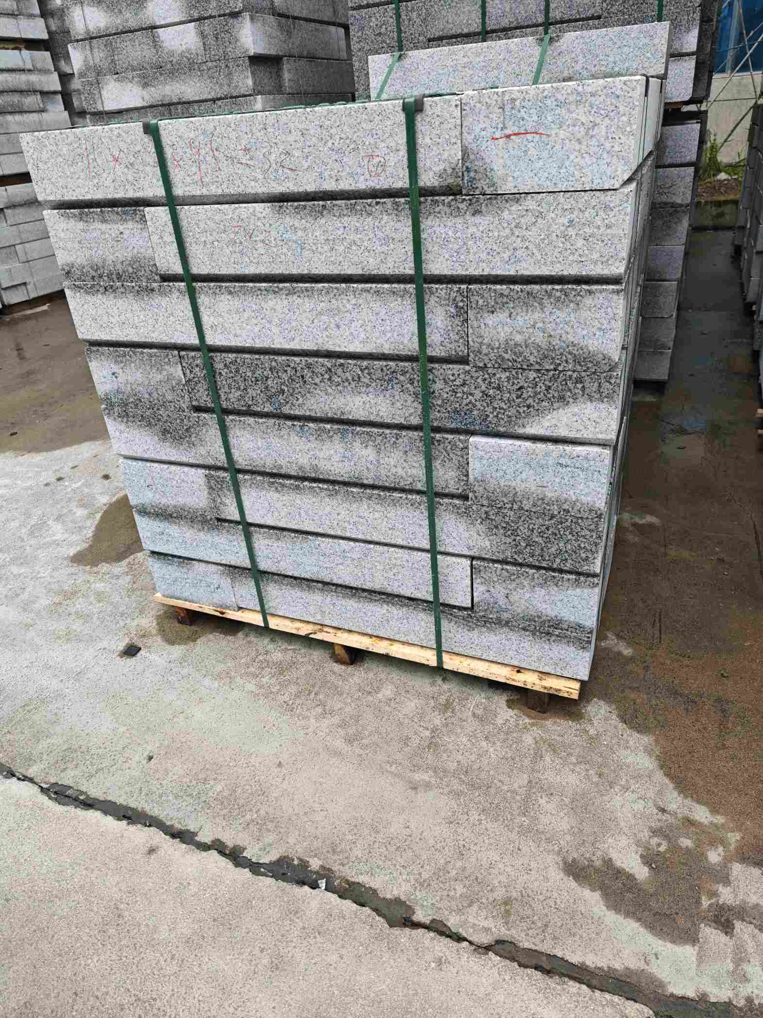 柳州芙蓉白路牙石，马路牙子