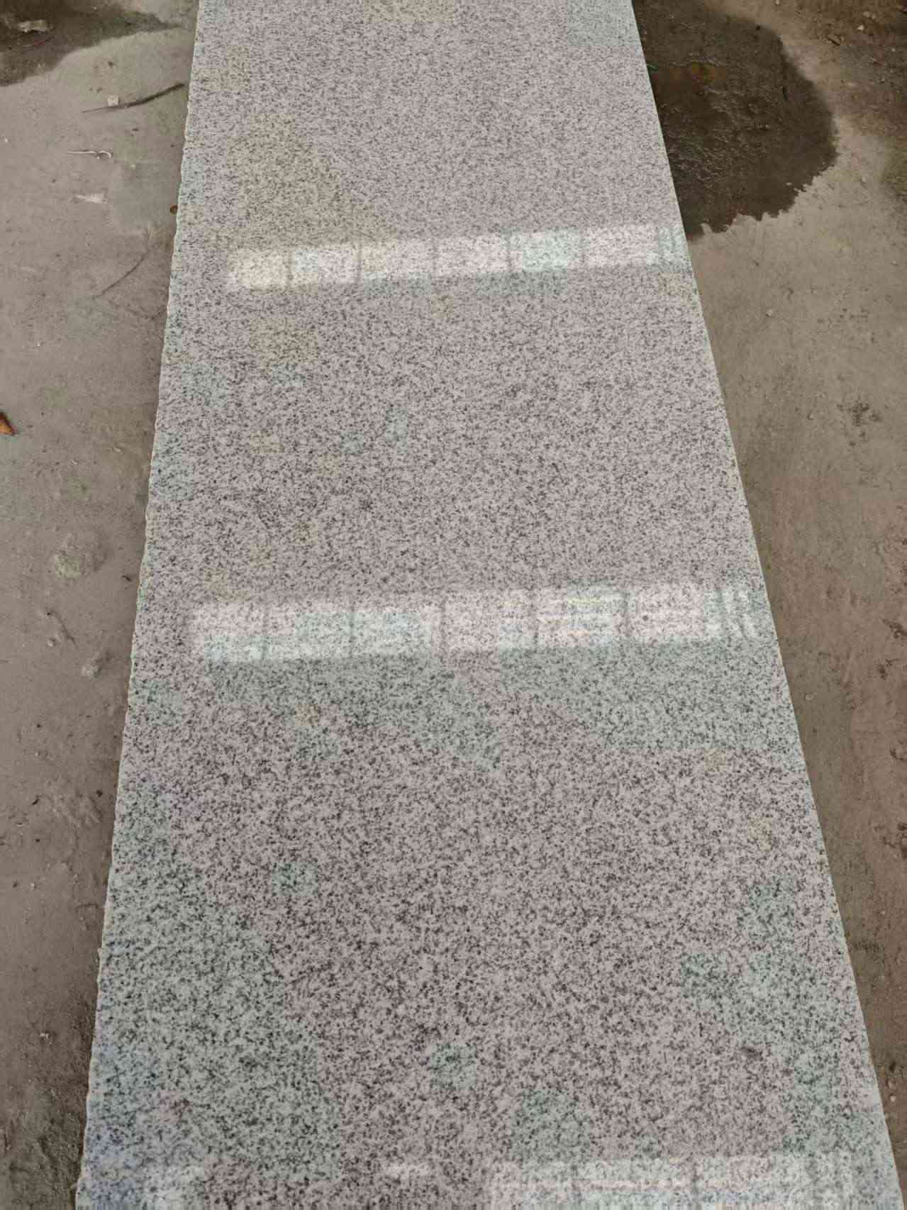 柳州芝麻白光面毛板